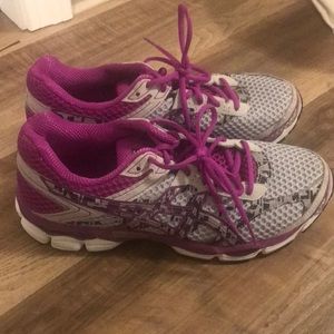 Like new. Asics sneakers size 9.5.